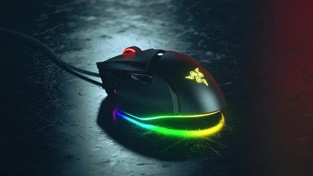 products/computers/peripherals/razer-basilisk-v3/razer-basilisk-v3/3.webp